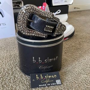 BB Simon Belt noir
Size: 32
Color: Black
Condition: Gently Used